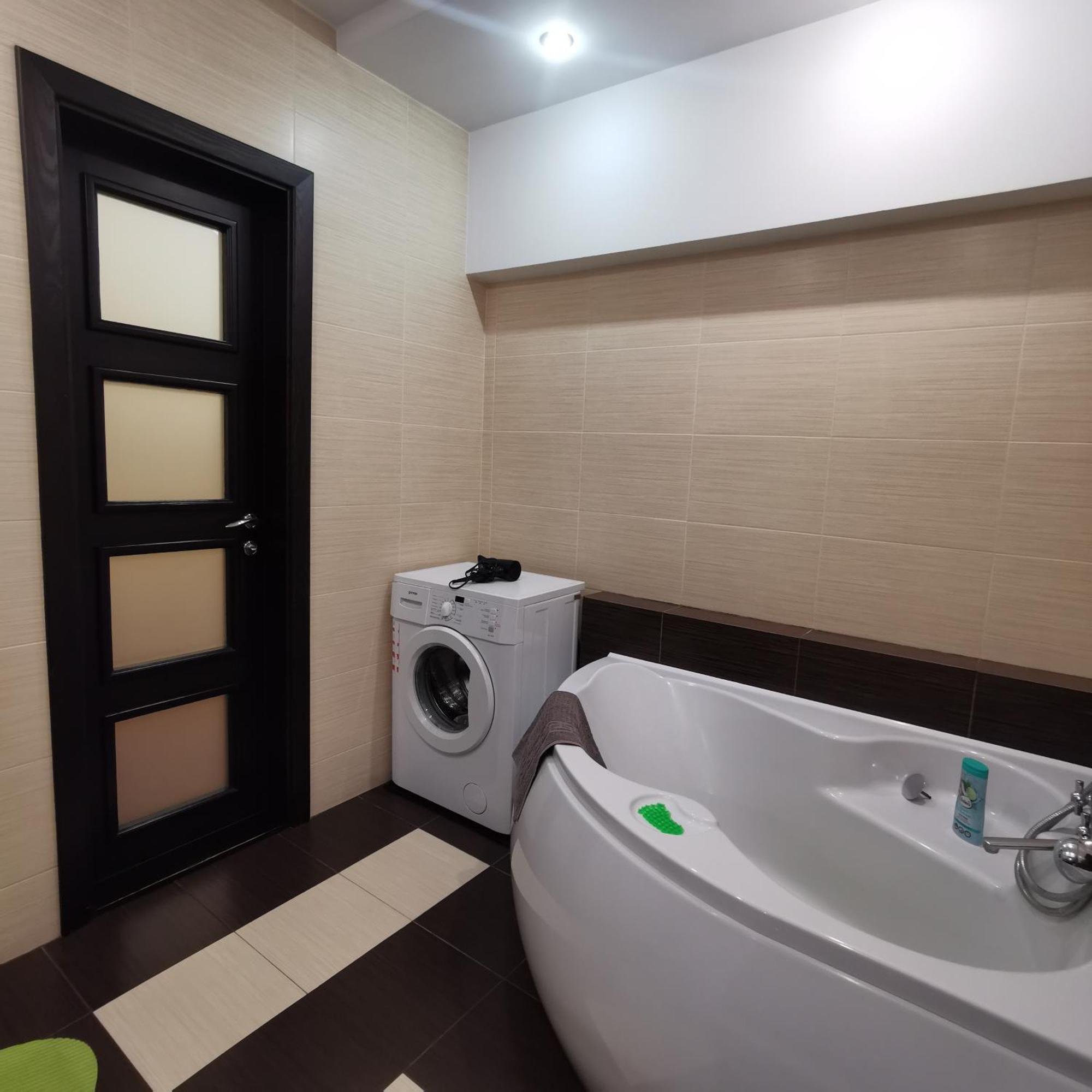 Big In Center Apartment