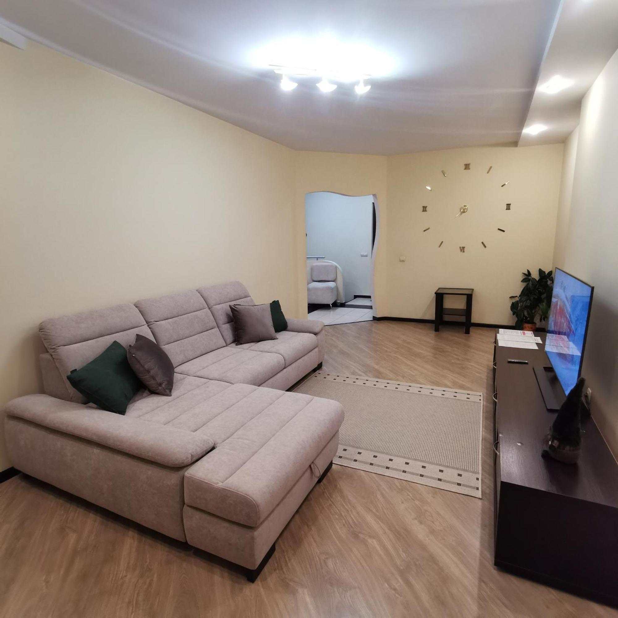 Big In Center Apartment